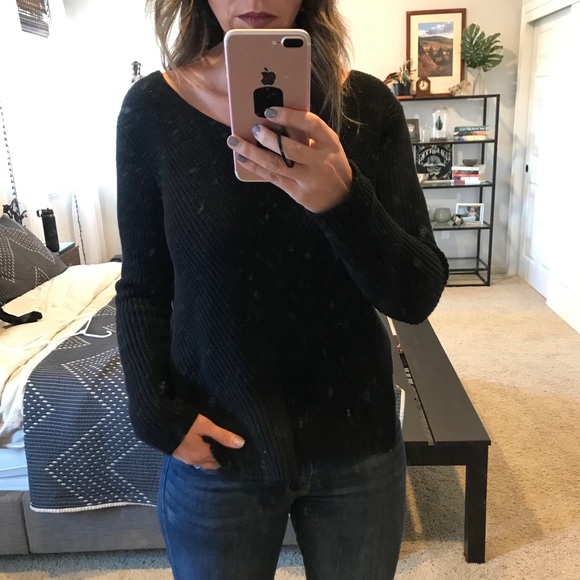 Black sweater - Picture 1 of 4